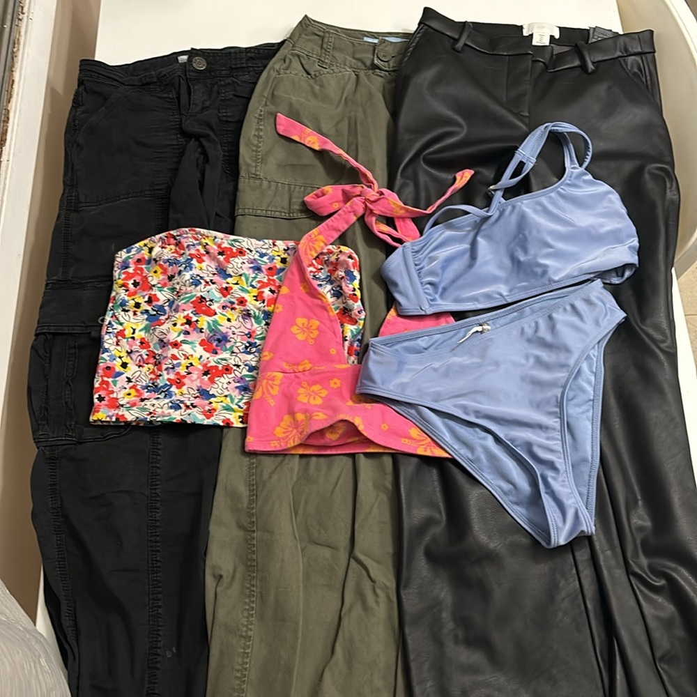 Teenager clothing bundle(fits small)